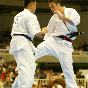 Tokuda VS Tanaka. Танака - лидер японской команды, обладает мощным лоу-киком.