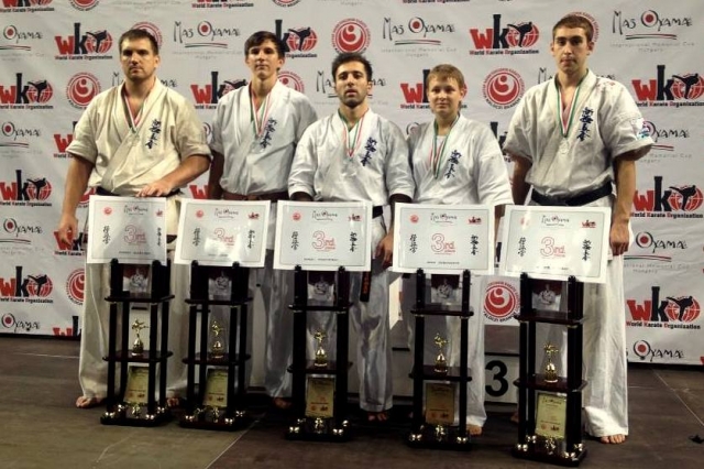 Российские призеры турнира по шинкиокушинкай каратэ в Венгрии
