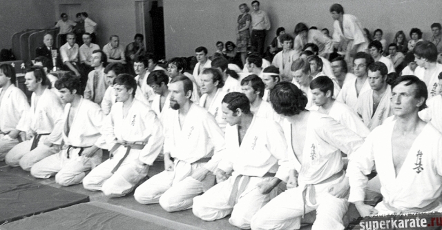 Церемония открытия I Чемпионата СССР по Кекусинкай в Зеленограде. В центре - Олег Игнатов. 12 июня 1977 года.