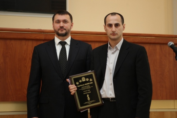 Победитель номинации тренер года Карен Гядукян и шихан Александр Аркадьевич Ипатов