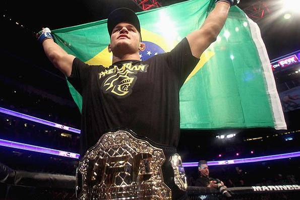 Краса и гордость Бразилии - чемпион UFC Джуниор дос Сантос