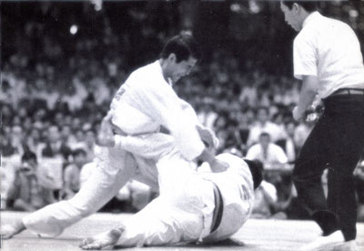 Первый чемпионат Японии в 1969 году своими правилами весьма отдаленно напоминал сегодняшний киокушин