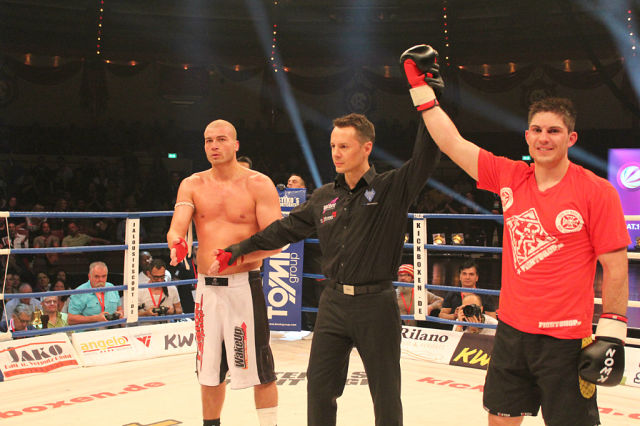Киокушиновец Сергей Браун на соревнованиях по тайскому боксу победил 5-кратного Чемпиона мира