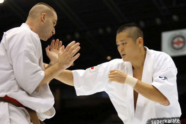 Shoki Arata (Japan) vs. Bela Kaszala (Hungary). 1 бой (001-002)