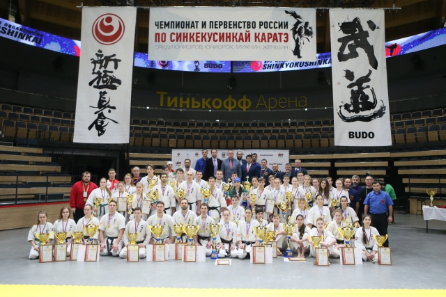 В Санкт-Петербурге состоялись чемпионат и первенство России по синкёкусинкай. Результаты