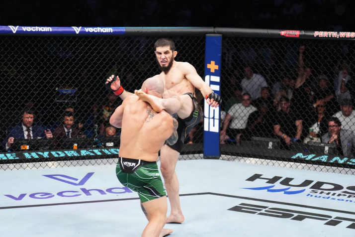 Ислам Махачев победил Алекса Волкановски на UFC 284