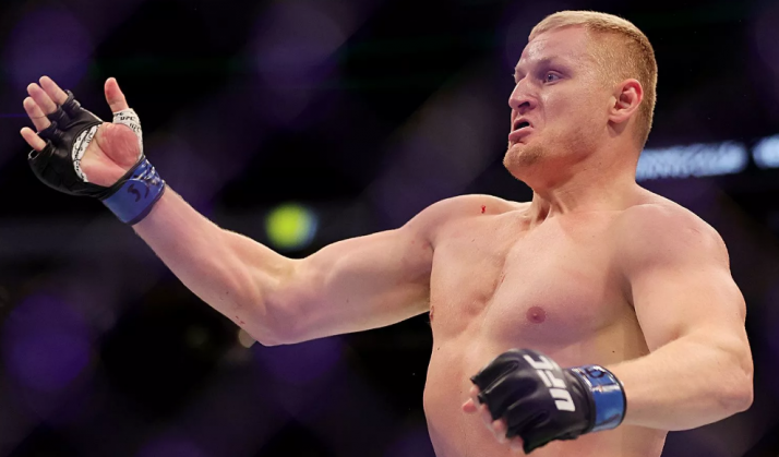 Картер:  Сергей Павлович проведет титульный бой против Джона Джонса на UFC 292 в Бостоне