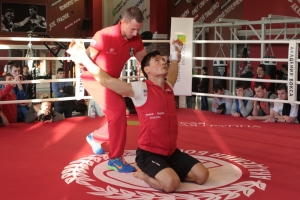 Тренировка Бату Хасикова перед боем с Майком Замбидисом
