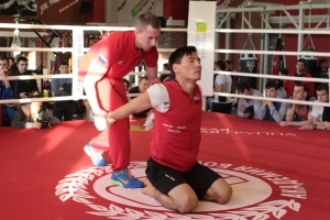 Тренировка Бату Хасикова перед боем с Майком Замбидисом