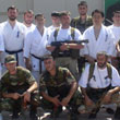 Мацуи, Горай и Ипатов в окружении бойцов чеченского ОМОНа