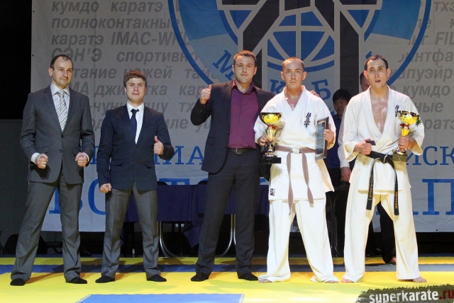 Бойцы с организаторами поединка