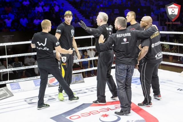 Как профессиональные бои перерастают в массовые драки