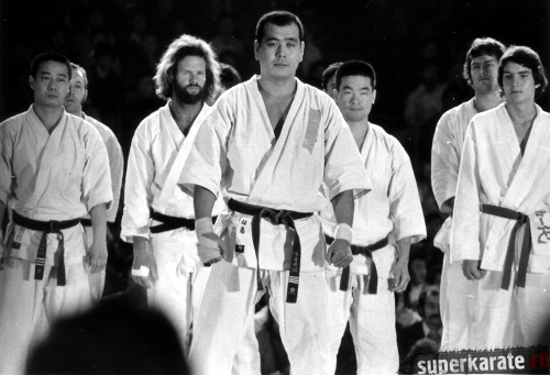 Кацуаки Сато против Хацуо Рояма. Финал первого Чемпионата мира по киокушинкай