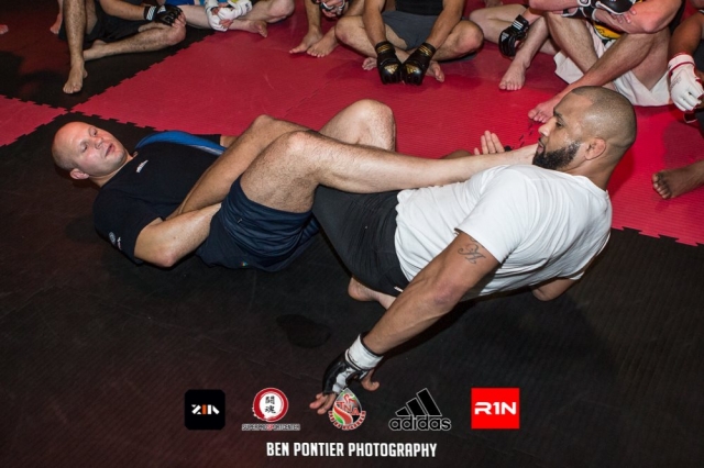 Федор Емельяненко делает болевой на ахилл Альвиару Лима