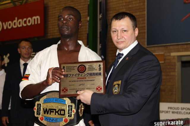 В Африке прошел отборочный турнир WFKO в средней весовой категории