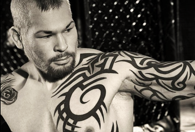 «Большой Джон» едет в Россию за поясом Дениса Гольцова и контрактом с UFC