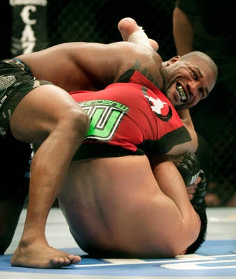 UFC 123: Куинтон побеждает Мачида раздельным решением судей