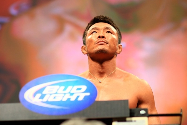 Йошихиро Акияма отказался от боя на UFC 128