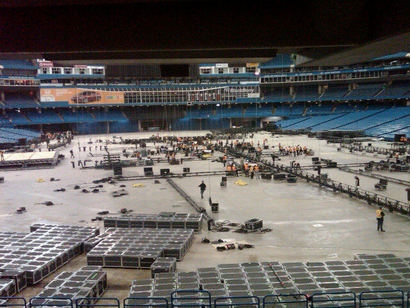 Роджерс Центр в Торонто вовсю готовится к приему участников и гостей UFC 129: "St. Pierre vs. Shields"