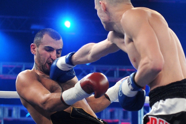 Россиянин Александр Суржко одержал победу в первом турнире W5 Fighter