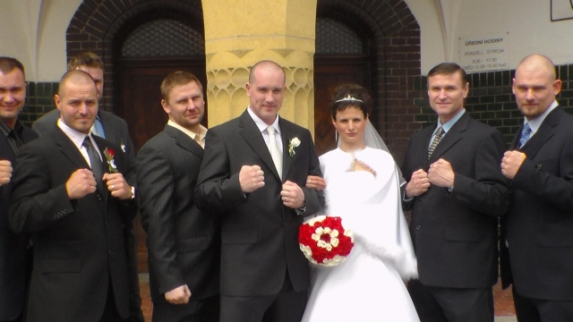 Ян Сокуп празднует свое бракосочетание по-киокушиновски