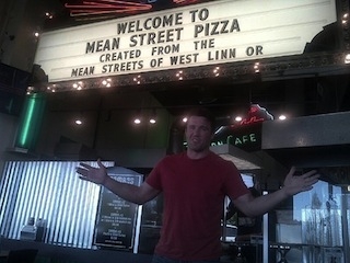 Чаел Соннен предлагает пиццу под названием «The Jon Jones»
