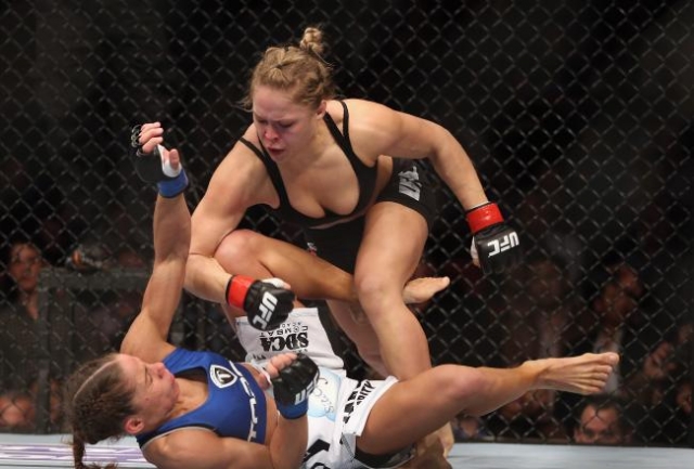 Первый женский бой в UFC состоялся