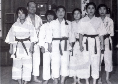 Впервые женщины киокушина сразились на турнире в 1977 году