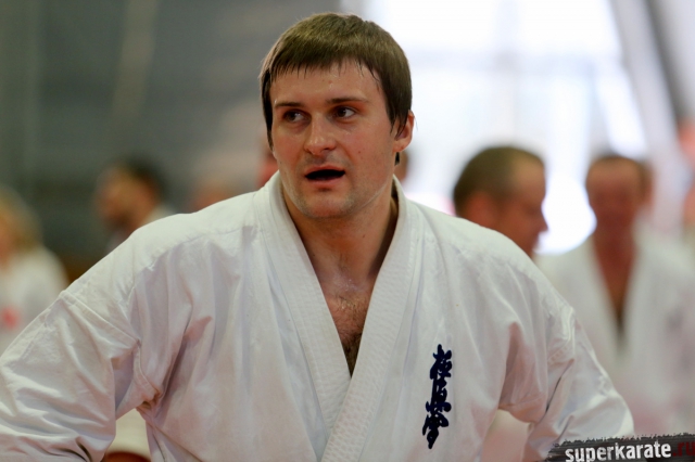 Александр Еременко тренируется в России