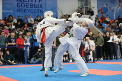 Фотографии финальных боёв юниорок на первенстве России по киокусинкай IKO