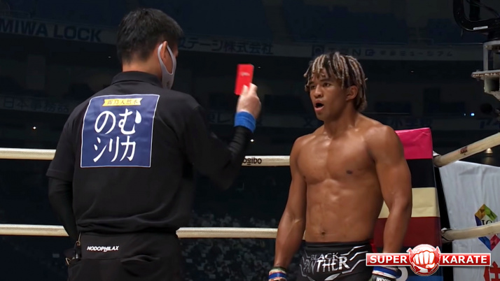 Бей Ноа получил красную карточку