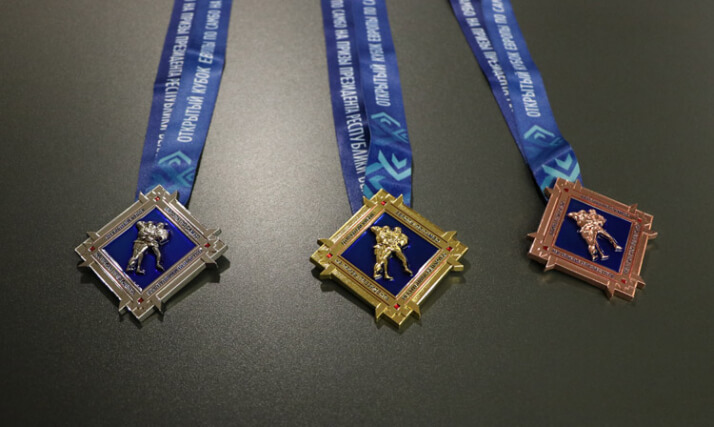 Россияне возглавили медальный зачет открытого Кубка Европы по самбо в Беларуси