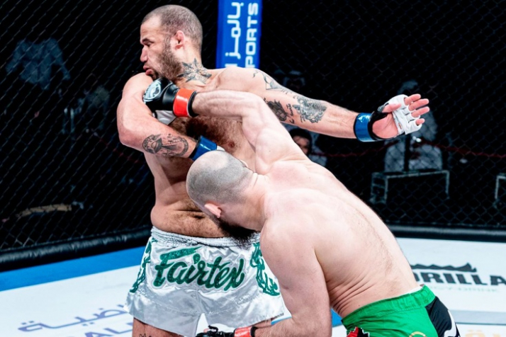 Фахретдинов победил в дебютном бою в UFC, одолев Михайлидиса решением судей