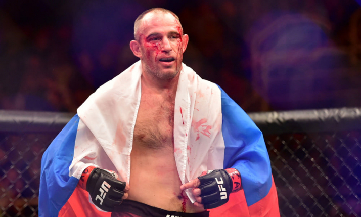 Олейник проведет бой против Латифи на UFC Fight Night 211