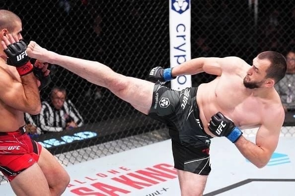 Салихов нокаутировал соперника на UFC Fight Night 215 (Видео)