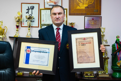 Восточная конференция киокусинкай презентовала официальные сертификаты организации
