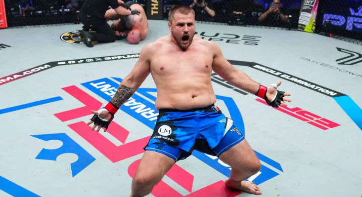 Молдавский, Попов и Романов вышли в полуфинал гран-при тяжей PFL