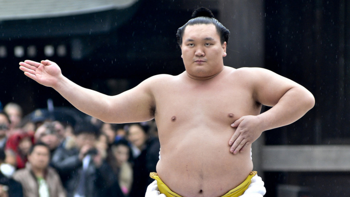 Самый титулованный сумоист покинул Японскую ассоциацию. Что сказал Хакухо?