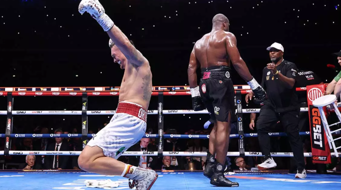 Усик нокаутировал Дюбуа и снова стал абсолютным чемпионом мира (ВИДЕО)