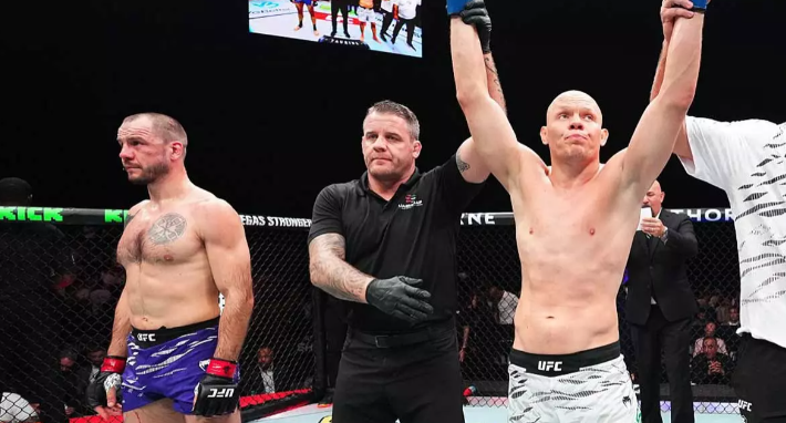 Богдан Гуськов нокаутировал Никиту Крылова (ВИДЕО)