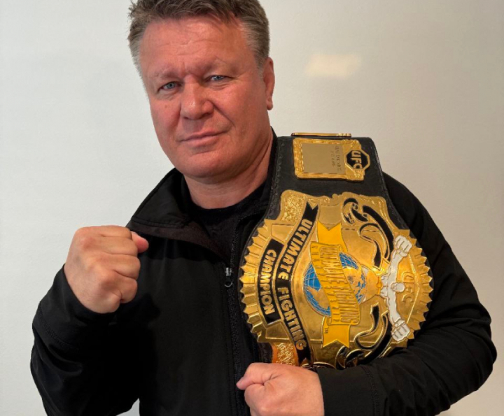 «Дю Плесси просил задушить так, чтобы дерьмо из жопы полезло, а он не смог». Тактаров – о победе Чимаева