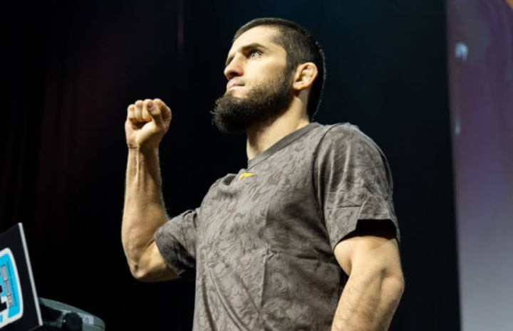 Махачев против Делла Маддалены: Уокер оценил шансы россиянина в новом весе