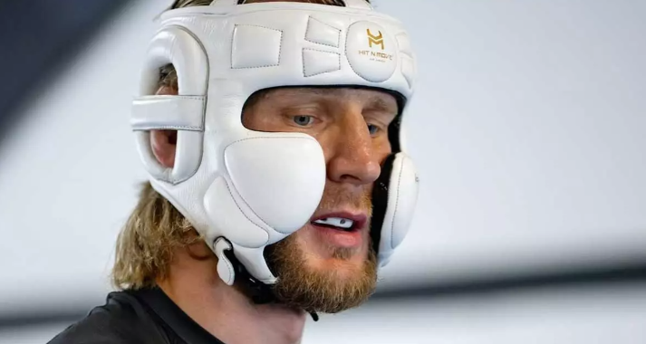 Александр Волков страхует чемпионский бой Аспиналла и Гана