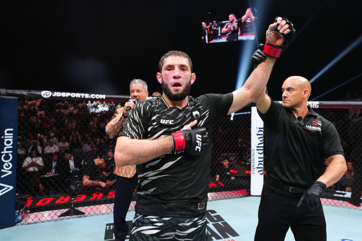 Икрам Алискеров единогласным решением судей победил Чун Ен Пака на UFC 321