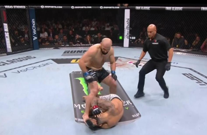 Азамат Мурказанов в первом раунде нокаутировал Александра Ракича на турнире в ОАЭ