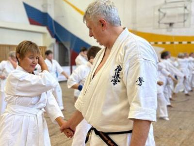 В Иркутске шихан Александр Классен провел первый экзамен у «Долголетов»