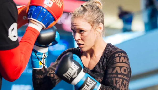 "Ронда Роузи боксировала с тенью, и тень ее победила" – Крис Киборг