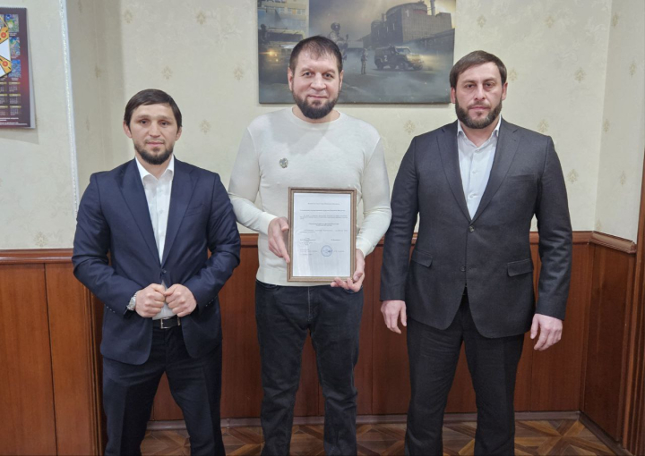Александр Емельяненко получил награду в Ингушетии