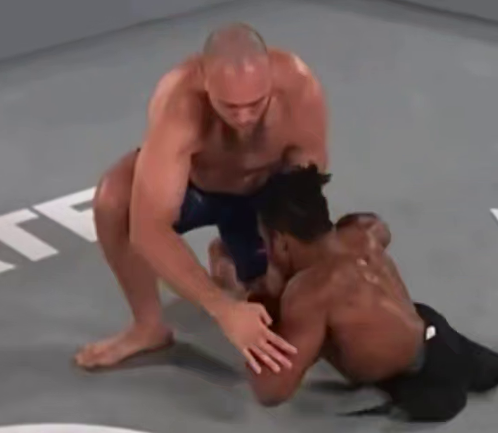 Вальтер Уокер досрочно победил безногого атлета на турнире Karate Combat