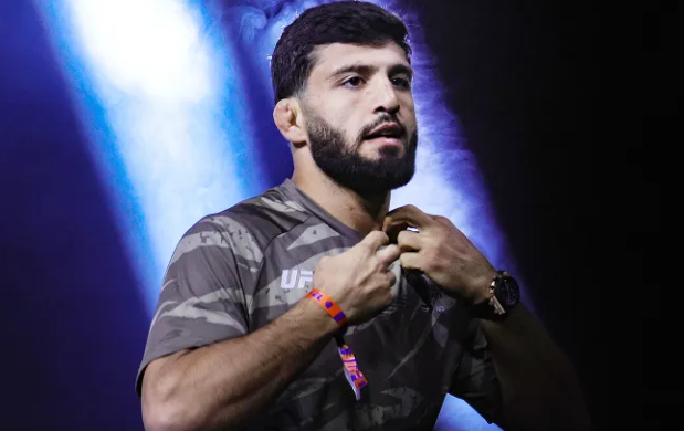 Царукян напал на соперника после схватки по борьбе и спровоцировал массовую драку